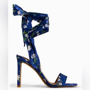 NWT EXPRESS Floral Printed Lace Up Heeled Sandals 🌼🌺🌼🌺🌼🌼🌻🌻🌸🌸🌺🌺🌺
